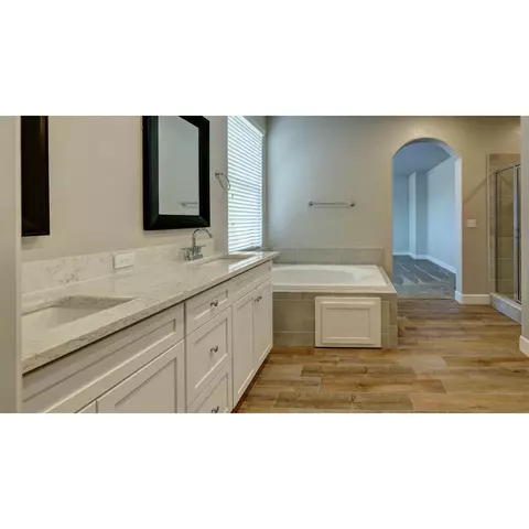 Bath - 1664 N Greenfield Ave, Clovis, CA 93619 photo 2 of 5