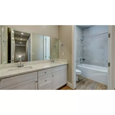 Bath - 1664 N Greenfield Ave, Clovis, CA 93619 photo 5 of 5