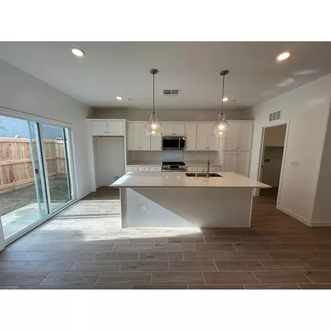 1016 Plum Tree Ave, Clovis, CA 93619 photo 3