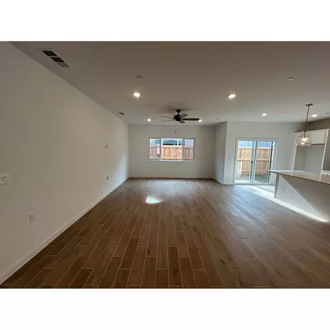 1016 Plum Tree Ave, Clovis, CA 93619 photo 2