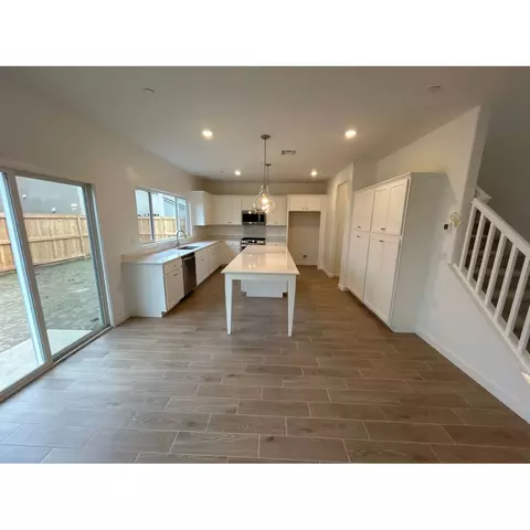 1009 Plum Tree Ave, Clovis, CA 93619 photo 4