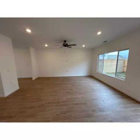1009 Plum Tree Ave, Clovis, CA 93619 photo 3