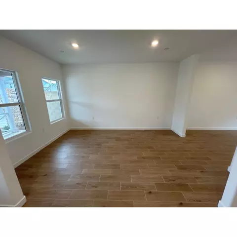 1009 Plum Tree Ave, Clovis, CA 93619 photo 2