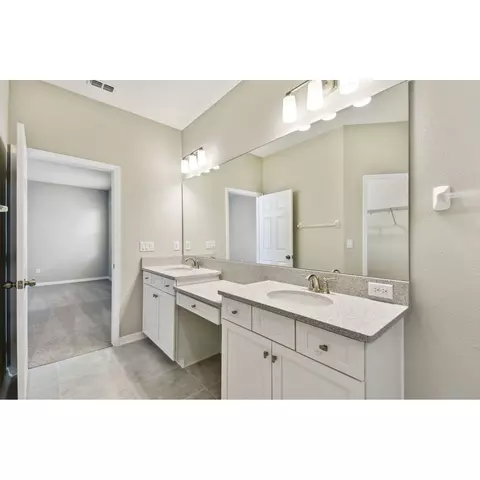 Bath - 5046 Bromeliad Ave, Wimauma, FL 33598 photo 4 of 13