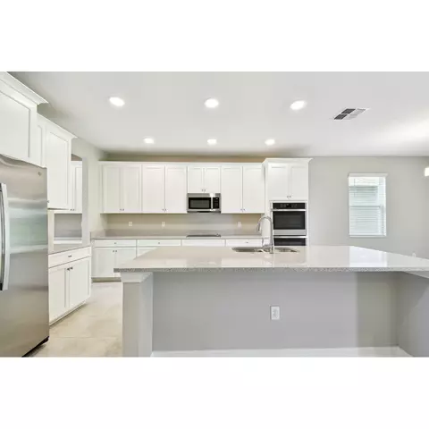 Kitchen - 5046 Bromeliad Ave, Wimauma, FL 33598 photo 5 of 6