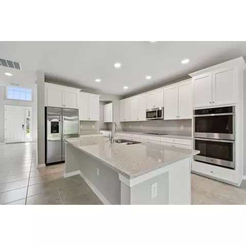 Kitchen - 5046 Bromeliad Ave, Wimauma, FL 33598 photo 1 of 6