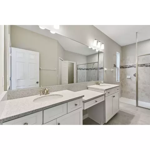 Bath - 5046 Bromeliad Ave, Wimauma, FL 33598 photo 5 of 13