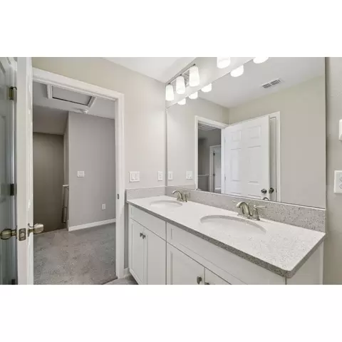 Bath - 5046 Bromeliad Ave, Wimauma, FL 33598 photo 12 of 13