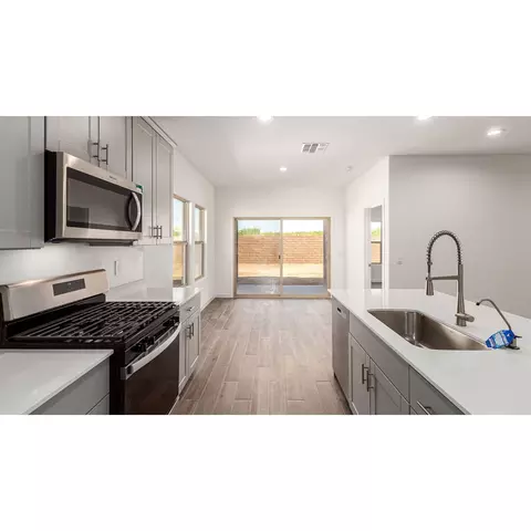 Kitchen - 13955 E Crotalus Way, Vail, AZ 85641 photo 3 of 3