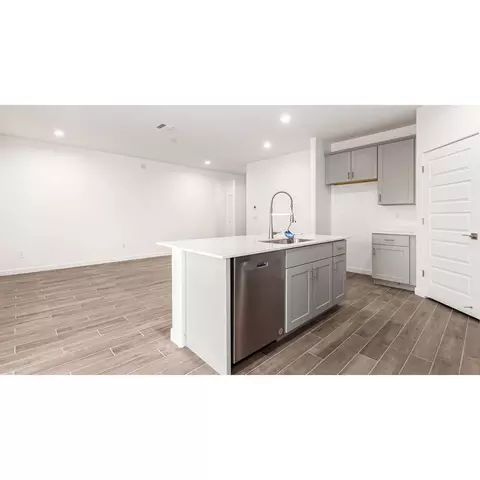 Kitchen - 13955 E Crotalus Way, Vail, AZ 85641 photo 2 of 3