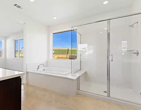 Bath - 8114 Waterfall Ln, Vallejo, CA 94591 photo 4 of 5