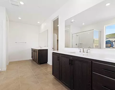 Bath - 8114 Waterfall Ln, Vallejo, CA 94591 photo 2 of 5