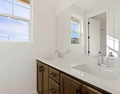Bath - 8114 Waterfall Ln, Vallejo, CA 94591 photo 5 of 5
