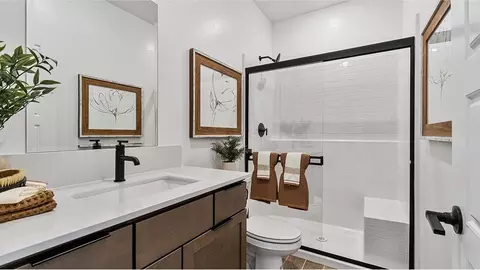 Bath - 1674 Mohave Rd S, Madera, CA 93636 photo 4 of 4