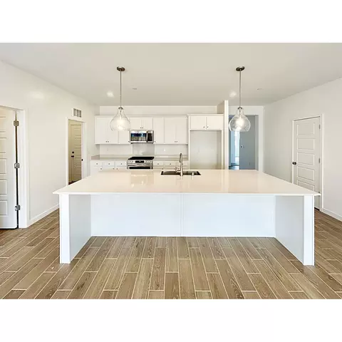 1010 Springtime Ave, Clovis, CA 93619 photo 2