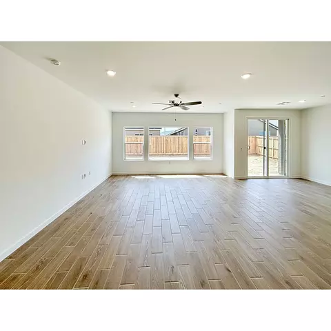 1010 Springtime Ave, Clovis, CA 93619 photo 4