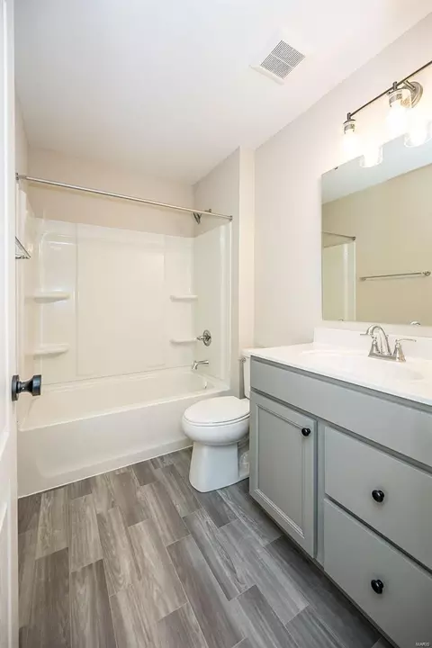 Bath - 319 Newbridge Way, Wentzville, MO 63385 photo 4 of 4