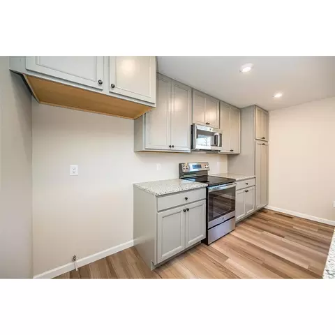 Kitchen - 319 Newbridge Way, Wentzville, MO 63385 photo 7 of 8