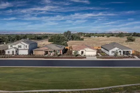 3266 Escalante Ave, Clovis, CA 93619 photo 2