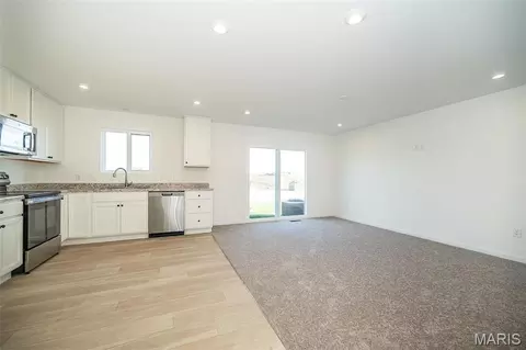 Living - 82 Mora Blvd, O Fallon, MO 63368 photo 4 of 6