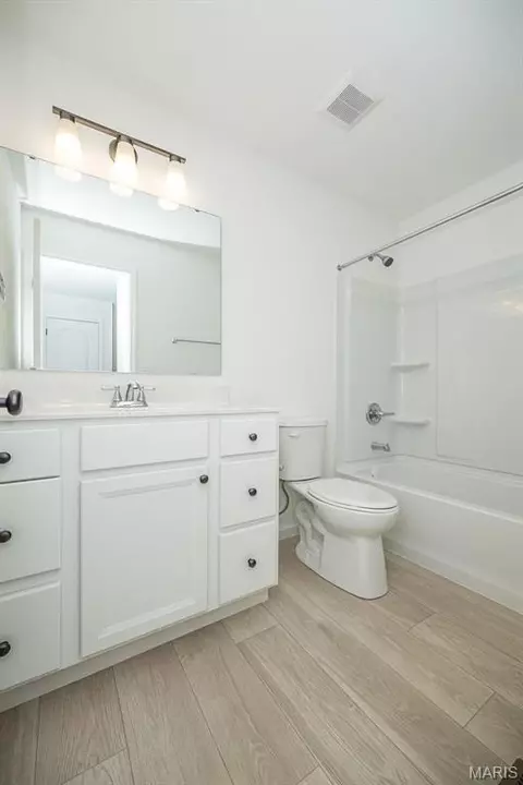 Bath - 82 Mora Blvd, O Fallon, MO 63368 photo 2 of 3