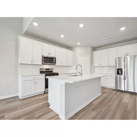 Kitchen - 748 Briar Dr, Lavon, TX 75166 photo 4 of 7