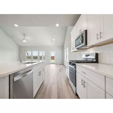 Kitchen - 748 Briar Dr, Lavon, TX 75166 photo 5 of 7