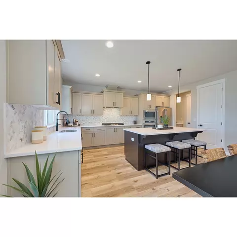 Kitchen - 41510 Metolius Ave, Sandy, OR 97055 photo 3 of 3