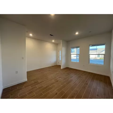 1024 Fruitwood Ave, Clovis, CA 93619 photo 2