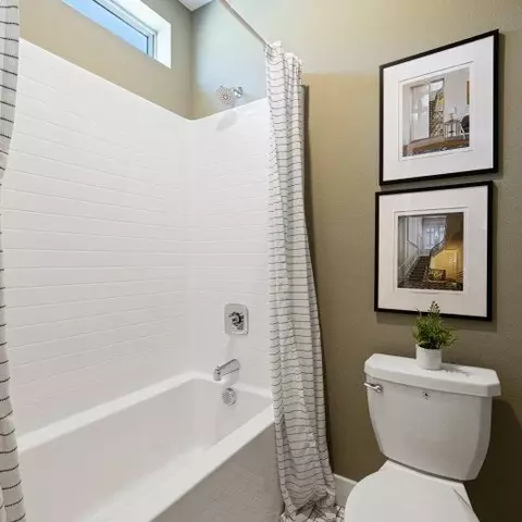 Bath - 27354 Eagle Point Ct, Valencia, CA 91381 photo 5 of 6
