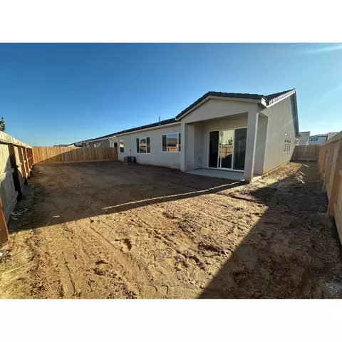 1061 Ariana St W, Madera, CA 93636 photo 2