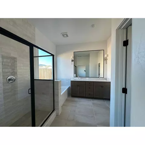 1061 Ariana St W, Madera, CA 93636 photo 3