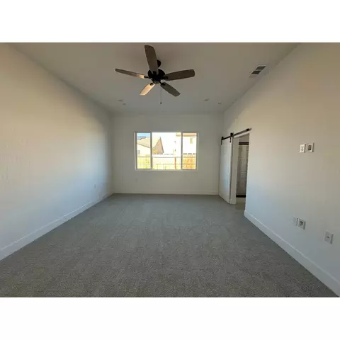 1061 Ariana St W, Madera, CA 93636 photo 4