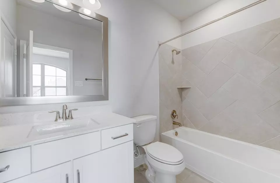 Bath - Plan Northcliffe - 6415 Sparkling Citrus St, Manvel, TX 77578 photo 3 of 3