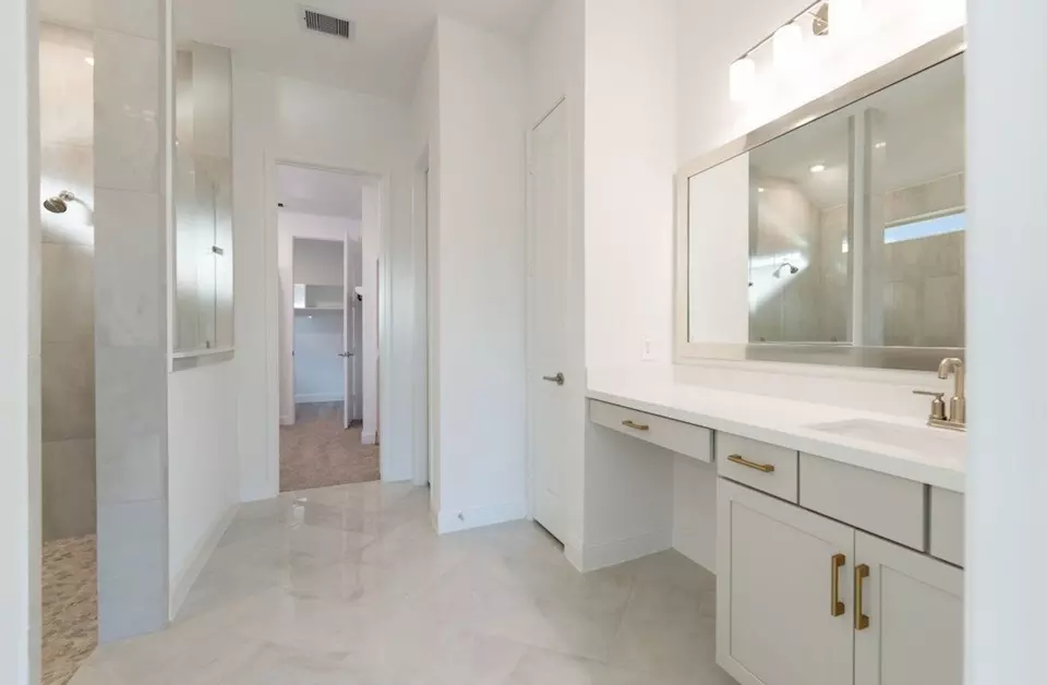 Bath - Plan Northcliffe - 6415 Sparkling Citrus St, Manvel, TX 77578 photo 2 of 3