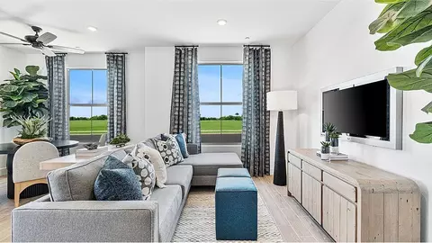 Living - 1642 Mohave Rd S, Madera, CA 93636 photo 4 of 4