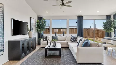 Living - 1642 Mohave Rd S, Madera, CA 93636 photo 2 of 4