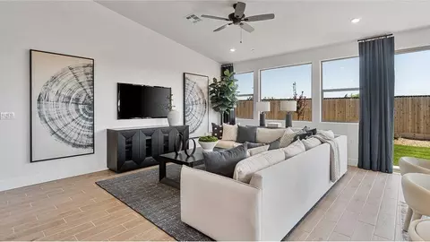 Living - 1642 Mohave Rd S, Madera, CA 93636 photo 1 of 4