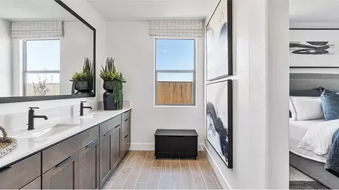 Bath - 1642 Mohave Rd S, Madera, CA 93636 photo 1 of 4
