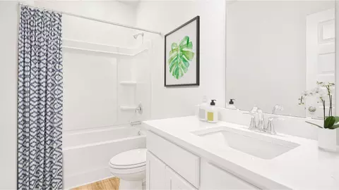 Bath - 1942 Westhill Dr, Cantonment, FL 32533 photo 1 of 4