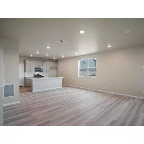 22251 E 7th Pl, Aurora, CO 80018 photo 2