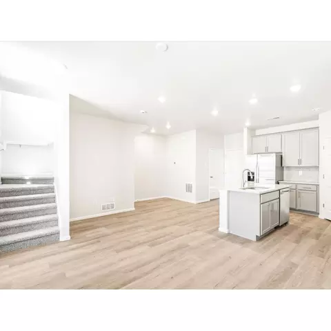 22310 E 8th Ave, Aurora, CO 80018 photo 4
