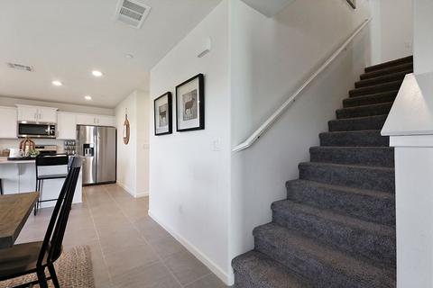945 E Cameron Ave, Visalia, CA 93292 photo 27