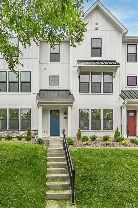 8835 Eager Rd, Saint Louis, MO 63144 photo 3