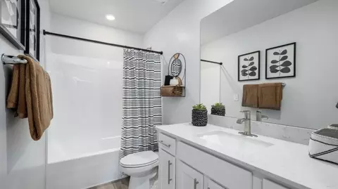 Bath - 1561 E Bison Dr, Eagle Mountain, UT 84005 photo 2 of 3