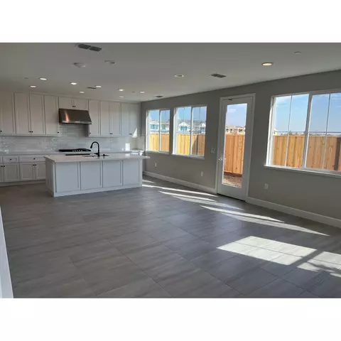 85 E Phelps Dr, Mountain House, CA 95391 photo 2