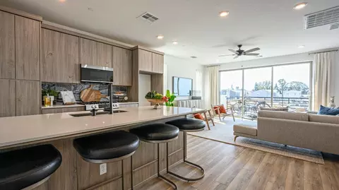 520 W Balsam Ln, Clovis, CA 93611 photo 2