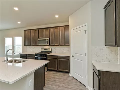 1012 View Dr, Georgetown, TX 78628 photo 4