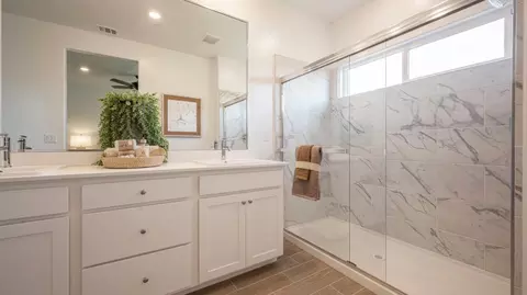 Bath - 7051 E Simpson Ave, Fresno, CA 93737 photo 3 of 4
