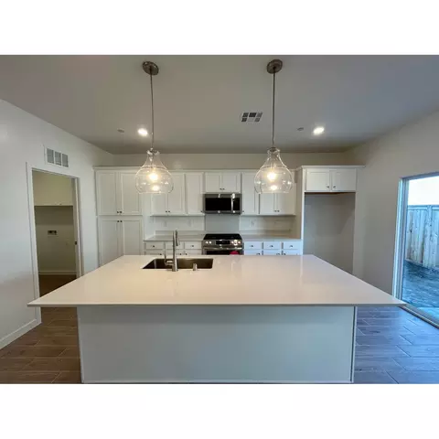 1017 Springtime Ave, Clovis, CA 93619 photo 4